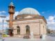 Secuestran a decenas de musulmanes en una mezquita en Nigeria Algunos estados de Nigeria, sobre todo en el centro y noroeste, sufren ataques constantes de bandidos, término usado para designar a bandas criminales que cometen asaltos y secuestros masivos para pedir rescates, que las autoridades tildan en ocasiones de "terroristas".