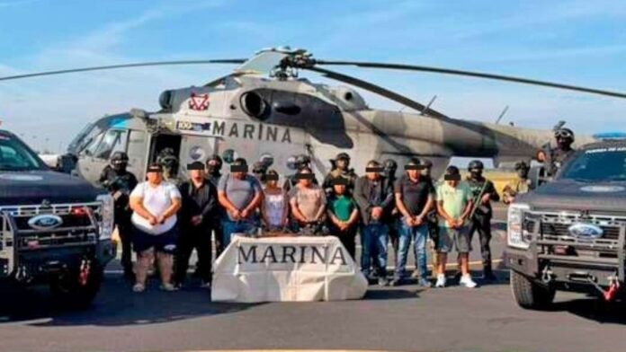 Oaxaca-Cártel de Sinaloa El operativo se desplegó después de que un juez otorgara 21 órdenes de cateo en varios municipios de Oaxaca; participaron elementos de la Marina, de la Fiscalía General del Estado y de la Secretaría de Seguridad y Protección Ciudadana.
