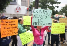 Trabajadores denuncian falta de insumos y fallas en elevador del Hospital Civil de Oaxaca La dirigente sindical también cuestionó que el Hospital Civil, al que son referidos pacientes provenientes de los 570 municipios de Oaxaca, continúe enfrentando carencias de insumos y medicamentos.