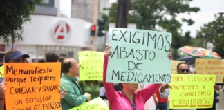 Trabajadores denuncian falta de insumos y fallas en elevador del Hospital Civil de Oaxaca La dirigente sindical también cuestionó que el Hospital Civil, al que son referidos pacientes provenientes de los 570 municipios de Oaxaca, continúe enfrentando carencias de insumos y medicamentos.