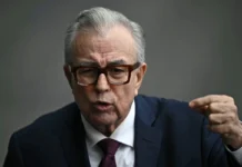 Líderes de oposición repudiaron regreso de Rocha Moya y lo ven como un desafío a Washington Líderes partidistas y legisladores de oposición se manifestaron en contra del regreso del gobernador de Sinaloa, Rubén Rocha Moya, advirtieron que es una provocación al gobierno de Estados Unidos, toda vez que nI siquiera la Fiscalía General de la República (FGR) lo ha exhonerado de las acusaciones de Estados Unidos de tener nexos con el narcotráfico.
