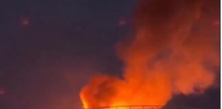 Tercer día. Sigue el incendio en Pajaritos; Pemex descarta lesionados y reporta situación bajo control De acuerdo con reportes de la paraestatal, alrededor de las 17:50 horas del pasado miércoles 19 de agosto, una tormenta eléctrica generó fuego en la válvula superior de la cúpula de un tanque que se encontraba fuera de operación en la Terminal de Almacenamiento y Servicios Portuarios Pajaritos.