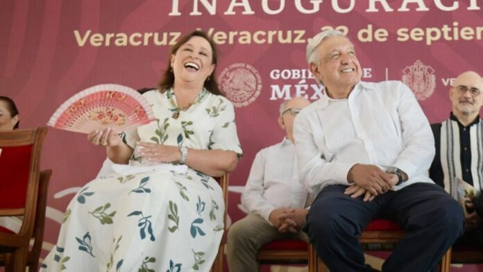 La lista de familiares en el sector público se suma al caso que Arturo López Obrador, papá de Erandi, Tarheny y Arturo, protagonizó en el restaurante de cocina española Meson Guadalupe, ubicado en Coatepec, municipio conurbado con Xalapa.