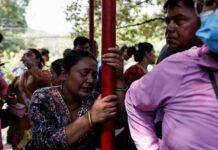 Suman casi 400 muertos por riada en Nepal y más de mil 400 desaparecidos, entre ellos extranjeros de 30 países Según la última actualización de la Autoridad Nacional de Desastres, al menos 910 personas están "sin contacto", entre las que se contabilizan 517 foráneos