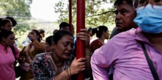Suman casi 400 muertos por riada en Nepal y más de mil 400 desaparecidos, entre ellos extranjeros de 30 países Según la última actualización de la Autoridad Nacional de Desastres, al menos 910 personas están "sin contacto", entre las que se contabilizan 517 foráneos