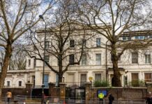 Rusia deja sin embajador al Reino Unido para presionar a que reconsidere su apoyo a Ucrania: The Sunday Times Rebajar el nivel de una relación diplomática mediante la retirada de un embajador es una forma oficial que tiene un gobierno de expresar un profundo malestar o protesta sin llegar a romper los vínculos.
