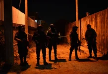 Asesinan a tres durante fiesta familiar en San Rafael Hasta el momento ni la FGE ni el gobierno del estado de Veracruz han reportado personas detenidas relacionadas con el ataque; sin embargo la gobernadora, Rocío Nahle, dijo que ya se está investigando el caso.