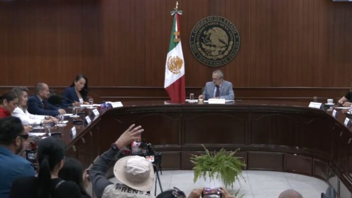 Sinaloa-LicenciaRocha El morenista enfrenta una acusación en Estados Unidos por nexos con Los Chapitos, quienes lo habría ayudado a lograr la gubernatura.