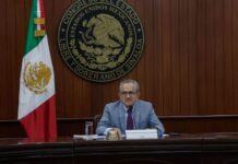 Congreso de Sinaloa pospone hasta nuevo aviso la sesión para elegir a quien encabezará el gobierno interino "Parece broma, pero no lo es! Acaban de cancelar la sesión extraordinaria de ahorita a las 8:00 de la mañana, sin documento, sin explicación, sin especificar a que hora mas tarde seria la nueva convocatoria para la sesión", escribió la diputada local Paola Gárate.