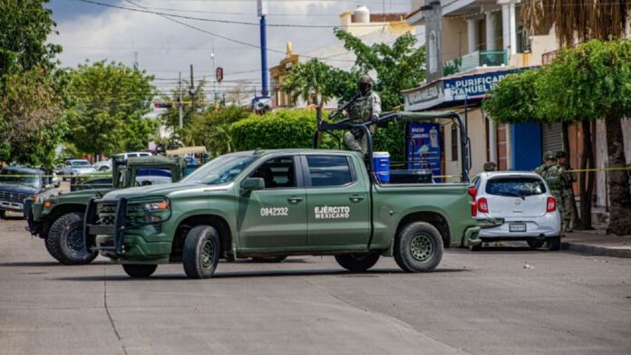 Sinaloa-RochaInseguridad El mayor descenso se presentó en el robo de vehículos, un delito que ha golpeado a Sinaloa desde hace años por su alta tasa y que en 2025 alcanzó uno de sus peores picos. Las denuncias se desplomaron más de la mitad tras pasar de los mil 250 vehículos robados entre mayo y julio de 2025 a los 556 en el mismo periodo de este año.