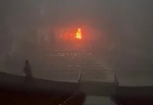Grupo armado incendia ring y realiza detonaciones en el CUM de Hermosillo; suspenden función de boxeo Un grupo armado irrumpió la noche de ayer en el Centro de Usos Múltiples (CUM) de Hermosillo, realizó disparos y prendió fuego al cuadrilátero que sería utilizado este sábado para la función de boxeo y entretenimiento “Noche Suprema: El Norte Manda”.