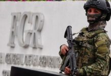 FGR catea inmuebles en Paraíso, Tabasco; reportan varias personas detenidas Presuntamente, medios informan que podría tratarse de una operación contra el alcalde de Paraíso, Alfonso Baca Sevilla y personas de su gabinete.