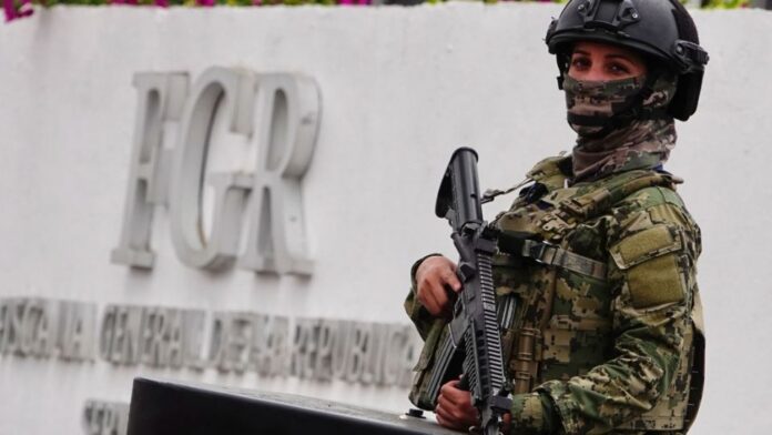 Tabasco-Detenciones Presuntamente, medios informan que podría tratarse de una operación contra el alcalde de Paraíso, Alfonso Baca Sevilla y personas de su gabinete.