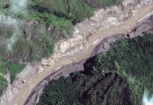 China alerta sobre «alto riesgo» de colapso de lago formado en frontera entre el Tíbet y Nepal "El caudal que ingresa al lago podría alcanzar unos 3 millones de metros cúbicos en los próximos tres días debido a las lluvias continuas", informó la agencia oficial de noticias Xinhua.