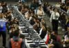 Baja asistencia y fallas técnicas marcan el examen de control de ingreso a la UNAM; evalúa dejar pruebas en línea El desarrollo de la evaluación no estuvo exento de contratiempos, destacando diversas fallas técnicas en las tabletas y computadoras asignadas a los alumnos, tales como pantallas en blanco, reinicios repentinos y desconexiones. A la presión de repetir el examen de 120 preguntas se sumó el estricto operativo de vigilancia, mediante el cual el rector Leonardo Lomelí confirmó que se detectaron 24 intentos de trampa a nivel nacional.