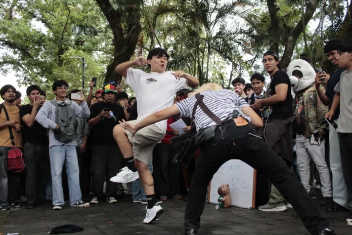 Ante la prohibición de las autoridades algunos jóvenes señalaron que buscarán otra sede en el municipio para poder llevar a cabo la competencia.