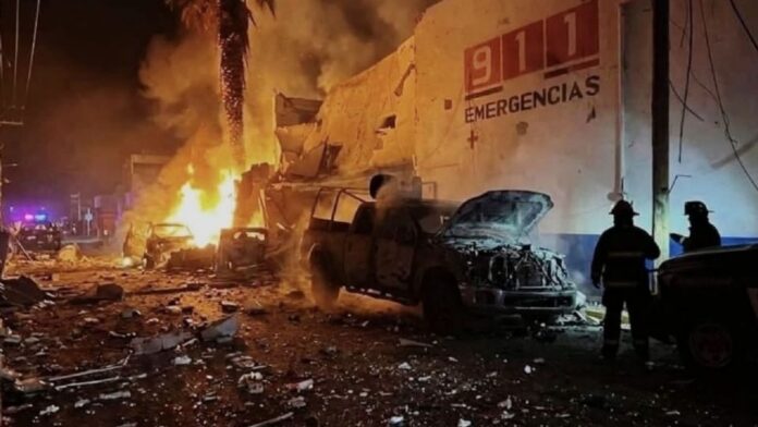 El gobierno de Ojocaliente, en Zacatecas, informó la suspensión de clases y servicios administrativos tras la explosión de un artefacto colocado en un automóvil particular en inmediaciones de la comandancia de la policía municipal.