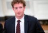 Antiguo ingeniero de Meta acusa en juicio que Zuckerberg no dio prioridad a la seguridad infantil Bejar también señaló que Meta dispone de tecnología para detectar y exigir la verificación de los usuarios —posiblemente millones— sospechosos de ser menores de 13 años, pero que hizo la vista gorda ante el problema mediante una política de "no preguntes, no digas", ya que resultaba económicamente rentable a largo plazo.