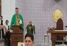 Balacera en Los Mochis desata pánico durante misa; «vamos a respirar, tranquilos», sacerdote llama a la calma Balacera en Los Mochis causa pánico durante una misa