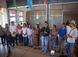 Cocina ancestral de Cosoleacaque reúne tradiciones y sabores de la región Participantes en el taller de cocina ancestral en Cosoleacaque, con totopos y recetas tradicionales de la región