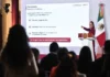 Reitera gobierno federal: empresas de comunicación deben garantizar derecho de las audiencias, eso no es censura Una persona escuchando noticias en la radio con derechos de las audiencias garantizados