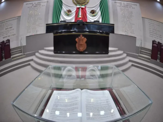 Desafuero de alcaldes en Veracruz Desafuero de alcaldes en Veracruz: Ixhuatlán y Úrsulo Galván