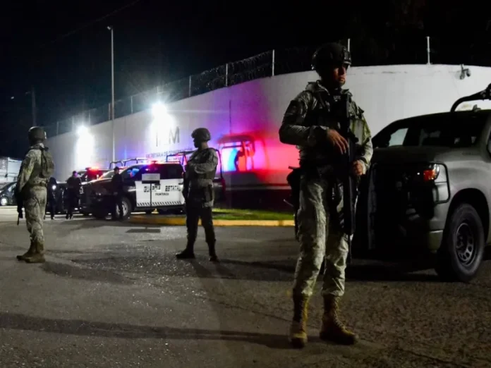 Imagen de la estación migratoria Siglo XXI en Tapachula Estación migratoria de Tapachula con migrantes en protesta por abusos en la estación migratoria