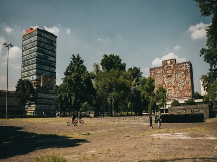 Aspirantes a la UNAM se preparan para el examen de control Estudiantes preparándose para el examen de control UNAM 2026