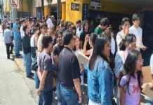 La UNAM se equivocó al aplicar examen virtual, señalan jóvenes que viajan a León a presentar la prueba Aspirantes de la UNAM presentan examen presencial en León después de error en examen virtual