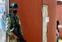 Aseguran casi cinco mil litros de «huachicol» en dos cateos en Veracruz; no hay detenidos Huachicol en Veracruz asegurado en cateos por la Fiscalía