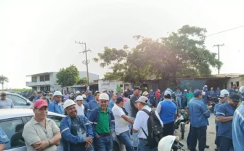 Obreros del Ingenio San Pedro, en Veracruz, se presentan a trabajar y pasan lista; esperan noticias sobre el cierre Trabajadores del Ingenio San Pedro en Veracruz se presentan a laborar