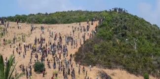 Marruecos detiene a casi 300 migrantes que intentaban cruzar a Ceuta, España Migrantes en Ceuta intentando cruzar la frontera
