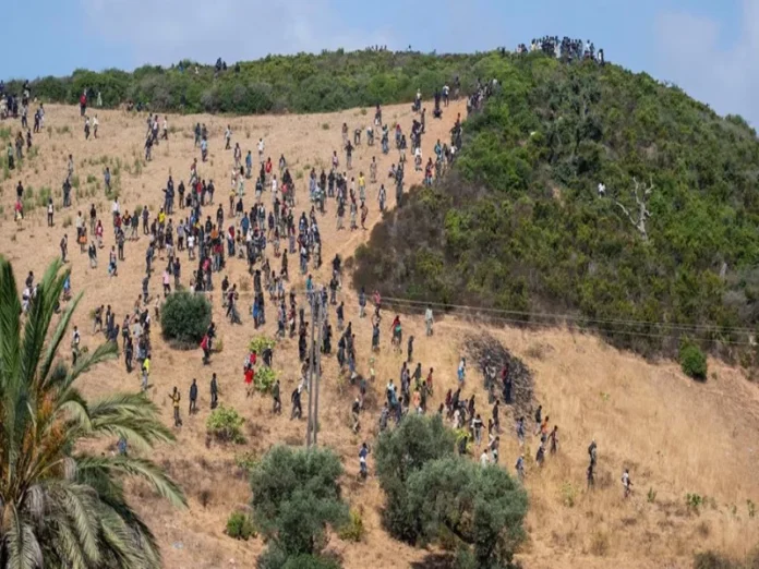 Migrantes en Ceuta Migrantes en Ceuta intentando cruzar la frontera