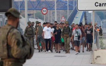 España detectó a miembros del servicio de inteligencia marroquí entre migrantes de Ceuta Migrantes en Ceuta en situación de emergencia