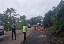 Bloquean carretera 180, en Veracruz, para exigir conclusión de obras Carretera 180 en Veracruz bloqueada para exigir conclusión de obras públicas