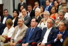 70 años del Palacio Municipal de Xalapa; la trascendencia Palacio Municipal Xalapa con banderas y flores en su 70 aniversario