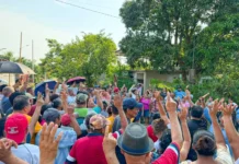 Cirilo Vázquez Parissi recorre colonias y atiende peticiones ciudadanas Cirilo Vázquez Parissi atiende peticiones ciudadanas en Cosoleacaque