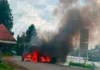 Indígenas purépechas y nahuas incendian dos camiones en Michoacán en protesta contra el gobierno de Bedolla Indígenas purépechas y nahuas protestan en Michoacán con protestas indígenas