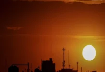 Suman 10 decesos en Sonora por temperaturas extremas; Hermosillo concentra ocho Termómetro con temperaturas extremas en Sonora