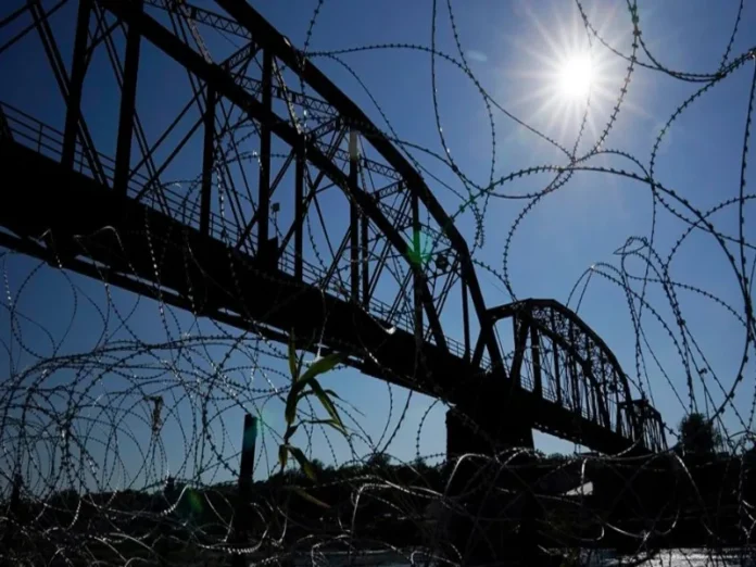 Tripulaciones mexicanas de trenes en la frontera Tripulaciones mexicanas de trenes deben hablar inglés para cruzar la frontera