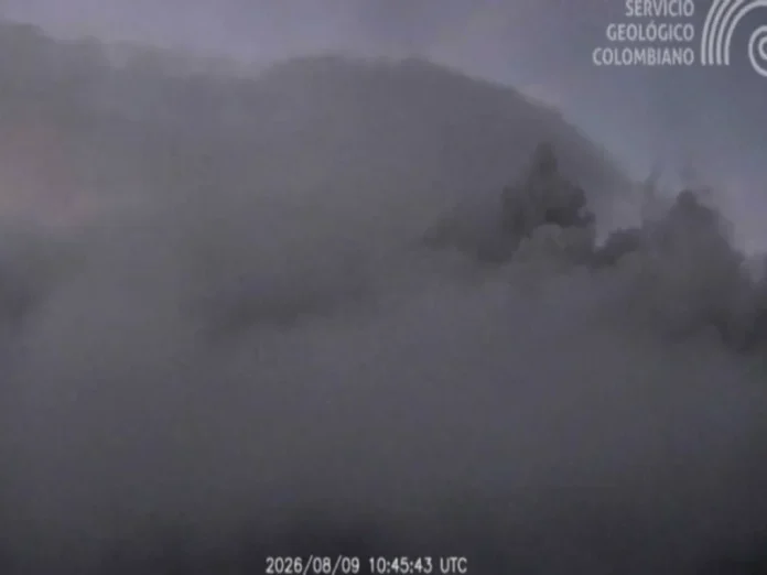 El volcán Puracé en erupción Volcán Puracé en Colombia con emisión de ceniza y gases