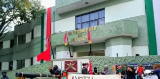 Manifestación en Cuernavaca por los 43 de Ayotzinapa; se suman a movilización nacional Manifestantes en Cuernavaca exigiendo la localización de los 43 de Ayotzinapa