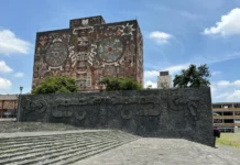 475 años de universidad en México/ Juan Ramón de la Fuente Imagen que representa los 475 años universidad en una ceremonia
