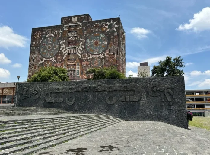 Conmemoración de los 475 años de la universidad en México Imagen que representa los 475 años universidad en una ceremonia