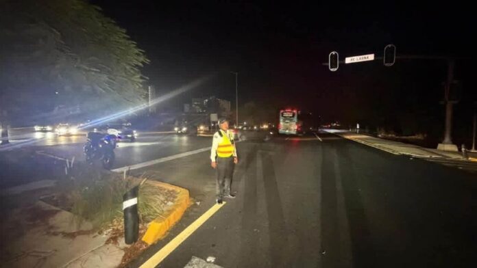 Apagón-Sureste La CFE dio a conocer que las alteraciones derivaron de la desconexión de dos líneas de transmisión e indicaron que trabajan en el restablecimiento del servicio