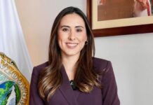 Morenista con ciudadanía estadounidense abandona el Senado en discusión de la prohibición de doble nacionalidad Cecilia Guadiana, senadora morenista, solicita licencia mientras se discute la reforma de doble nacionalidad
