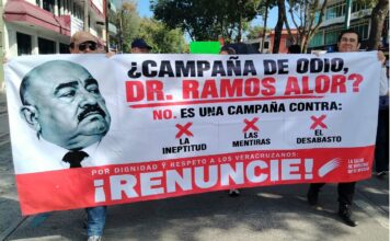 Por inepto, exigen públicamente renuncia de Ramos Alor al IMSS Bienestar El pasado jueves el empleado federal del sector salud, amenazó a los médicos residentes del CAE que le solicitaron materiales para realizar cirugías, advirtiéndoles que dependen de la institución y de la Dirección de Enseñanza e investigación, lo que pondría en riesgo su evaluación.