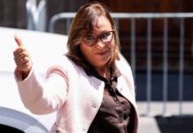 “No es para alarmarse”: sobrinos de López Obrador trabajan en la administración de Veracruz, admite secretario de Gobierno Con carrera priista, hoy en Morena, el funcionario estatal alegó que la integración a la plantilla laboral de los sobrinos del expresidente no corresponde a un tema de influyentismo.