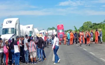 ¡Ya basta de abusos de la policía! Imagen del bloqueo por abuso policial Veracruz en la autopista