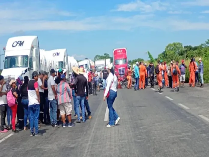 Imagen del bloqueo por abuso policial Veracruz en la autopista